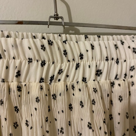 Beautiful showpi skirt - Picture 5 of 5